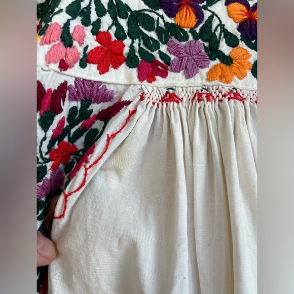 Vintage Huipil. Colorful embroidery on cotton. Girls size 5. - Picture 6 of 11